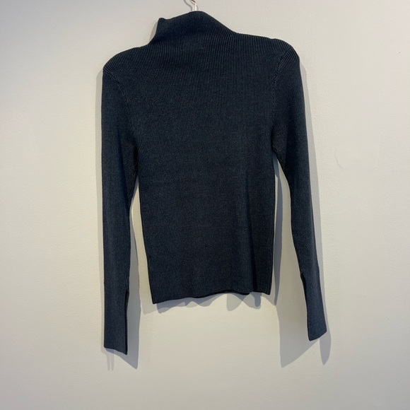 Gray Long Sleeve Turtleneck Knit Sweater - NWT - Size Small Crescent - Picture 4 of 4